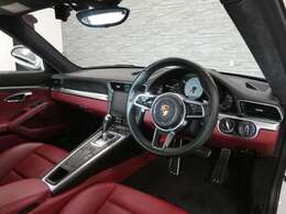 安心の正規ディーラー車！！　運転しやすい右ハンドル、7速PDK搭載！！　取説・記録簿付　もちろん事故歴ありません！！