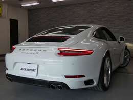 洗練された後期型！！　上級グレードS！！　3L水平対向6気筒ツインターボエンジン搭載！！