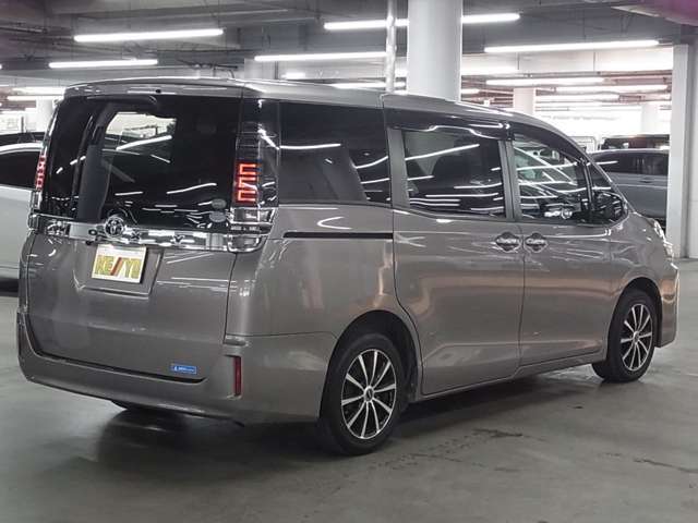 遠方（九州、沖縄除く）のお客様でも陸運局に持ちこまずに名義変更可能ですので店頭納車の場合は余計な諸費用も頂いておりません。遠方陸送納車も格安にてご納車可能です☆自走の場合は交通費相当でお届けも可能です