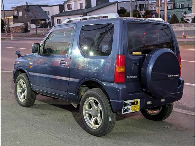 当社は納車前に下回りの防錆処理を行っております！！まずは表面の錆を落として！そこからの防錆処理♪追加料金はいただいておりません★