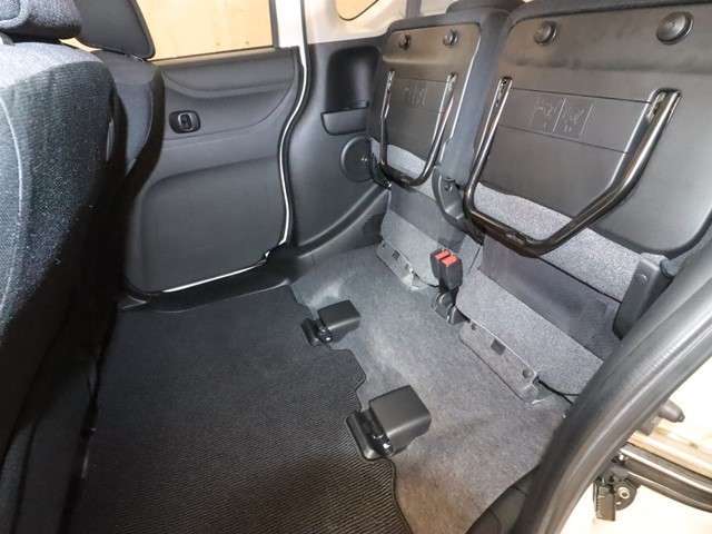 お車のご購入は　カーセブンメガ三郷店にお任せ！入庫の流通がシンプルでおトクな下取り車、買取車が多数在庫！また、とても魅力的なオークションカーも勢ぞろい♪広大な展示場に300台以上の在庫がございます♪