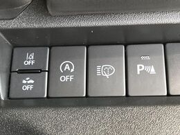 【車線逸脱警報】道路上の白（黄）線を認識し、意図せず走行中の車線からはみ出しそうになった時、メーター内の警告灯とブザーで注意喚起してくれる安心・安全機能です♪