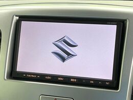 【純正ナビ】人気の純正ナビを装備しております。ナビの使いやすさはもちろん、オーディオ機能も充実！キャンプや旅行はもちろん、通勤や買い物など普段のドライブも楽しくなるはず♪