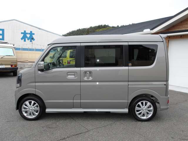 当店はお客様に多くのお車を検討して頂くために、在庫車両120台程度在庫しております。お客様のお気に召すお車を是非検討して下さいませ☆無料通話(携帯可)0078-6002-682813