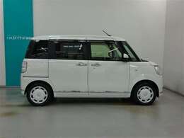 ボデーカラーは人気のパールホワイト3です。