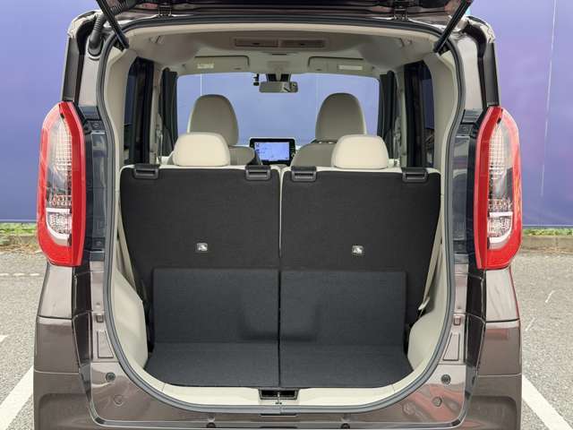 ちょっとしたお荷物が置けるトランクルーム♪