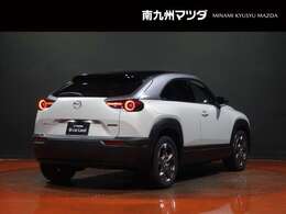 【MX-30 EVモデル】低重心設計による安定した走行や、街乗りに特化した使い勝手の良さ、回生ブレーキやパドルによる加減速調整機能も備えています。また、環境負荷低減を意識したバッテリー容量設定も特徴です。