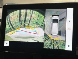 【パノラミックビューモニター】専用のカメラにより、上から見下ろしたような視点で360度クルマの周囲を確認することができます☆死角部分も確認しやすく、狭い場所での切り返しや駐車もスムーズに行えます。