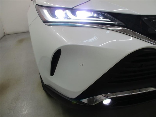 LEDヘッドライトとフォグランプのコラボです。雨や雪の日も安心！フォグランプがお車の存在を際立たせますね♪