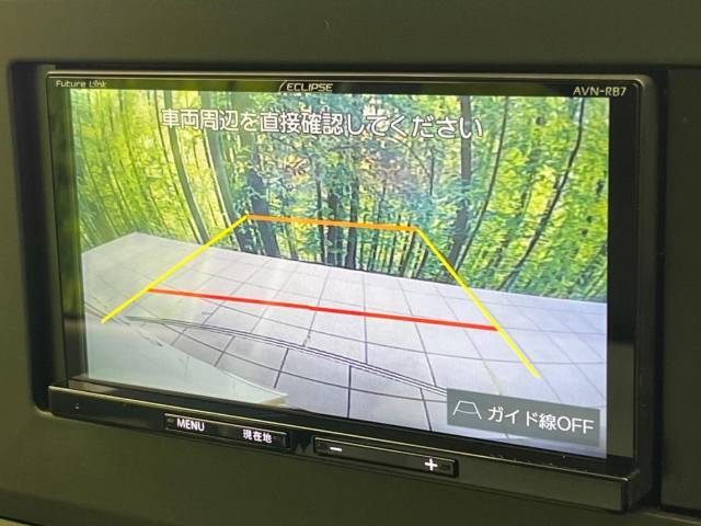 【バックカメラ】駐車時に後方がリアルタイム映像で確認できます。大型商業施設や立体駐車場での駐車時や、夜間のバック時に大活躍！運転スキルに関わらず、今や必須となった装備のひとつです！