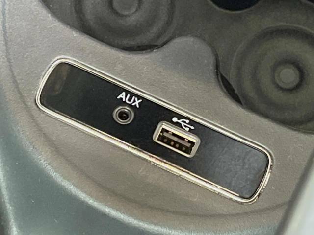 ●USB・AUX接続:お手持ちのミュージックプレーヤーを接続し、車内でお気に入りの音楽を気軽に楽しむことができます♪