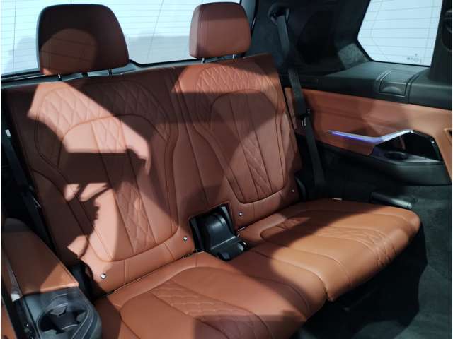 【エアバック】BMWのエアバックやその他の安全装備は、互いに補完しあう事で徹底した安全性を貫きます。万一の事故の際にそれぞれ最適な保護を提供してくれます！