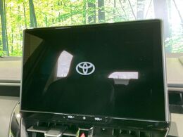 【10.5インチナビ】高級感とインパクトのある大画面ナビを装備。各種オーディオ操作はもちろん、スマホ連携もできる利便性の高いナビです♪