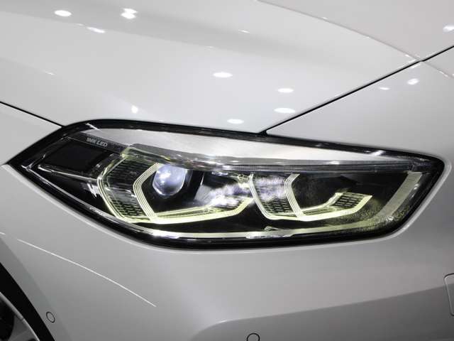 LEDヘッドライトになります。