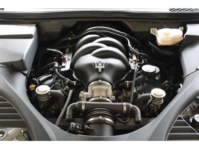 エンジンはV8-4.3Lです。走行距離は僅か19000キロメートルです。詳しくは弊社ホームページをご覧くださいませ。http://www.sunshine-m.co.jp