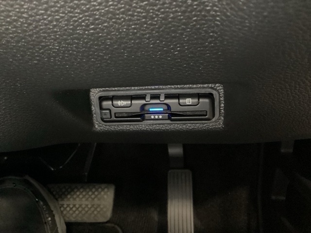 ビルトインタイプの【ETC】で見た目もスッキリ。高速道路の利用にとても便利です。