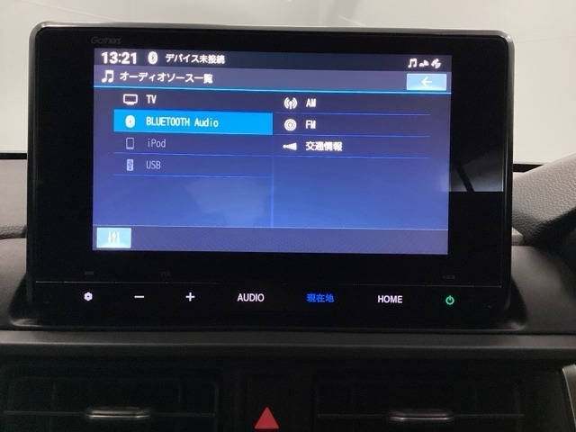 お持ちのスマートフォンと連携して、ナビやBluetoothでの音楽再生が可能です。デザインはもちろん、操作性も良好です。