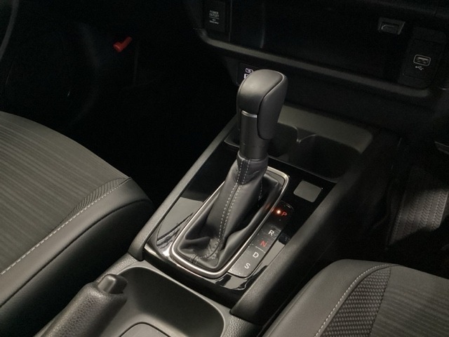 運転席周辺のスマートなレイアウトが、操作のしやすさを実現。快適なドライブをサポートします。