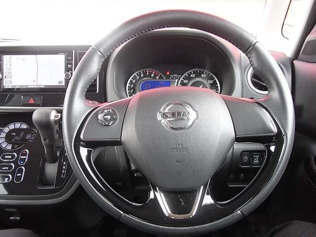 全国販売可能です。日産の整備士が車検整備や法定点検を行っておりますので安心してお乗りいただけます。また1年間の保証付で保証整備は全国の日産系ディーラーで受けていただけます.。