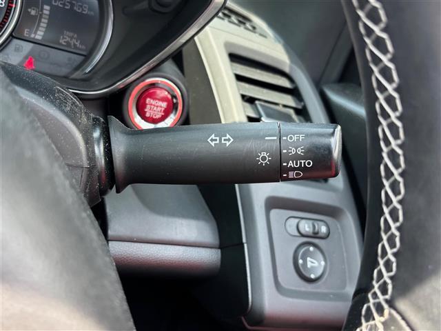 【オートライト（AUTO）】外の明るさをシステムが感知して、自動でヘッドライトが点灯します！ヘッドライトをつけ忘れを防ぐ便利機能です。