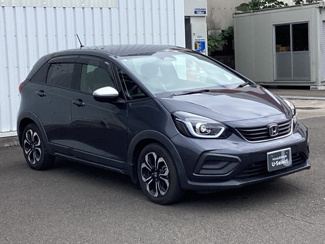 LEDヘッドライトを装備しています。LEDヘッドライトはとても明るく、雨の日や夜間走行も安全・安心です。オートライトコントロール付きで周囲の明るさに応じて自動で点灯・消灯します。