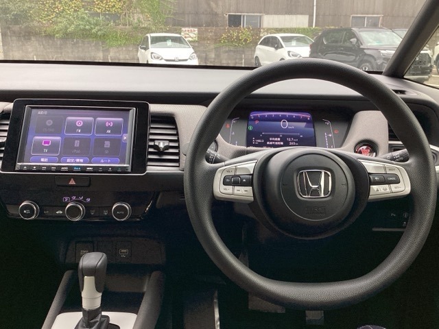 Honda認定中古車 U-Selectは3つの安心をお約束します。■Honda車のプロが整備した安心■第三者機関がチェックした安心■購入後もHondaが保証する安心