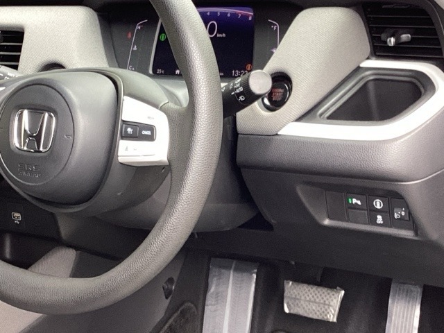 手になじむ感覚のステアリングです。さわり心地、デザイン性、操作性にこだわったアイテムです。