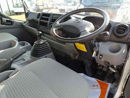 AC PS PW SRS ABS キーレス 左電格ミラー AM/FM ターボ 排気ブレーキ 坂道発進補助装置 アイドリングストップ フォグランプ 室内LED灯