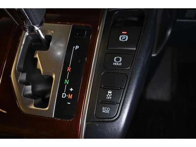電動パーキングブレーキ搭載！スイッチ操作でパーキングブレーキを作動・解除できます。
