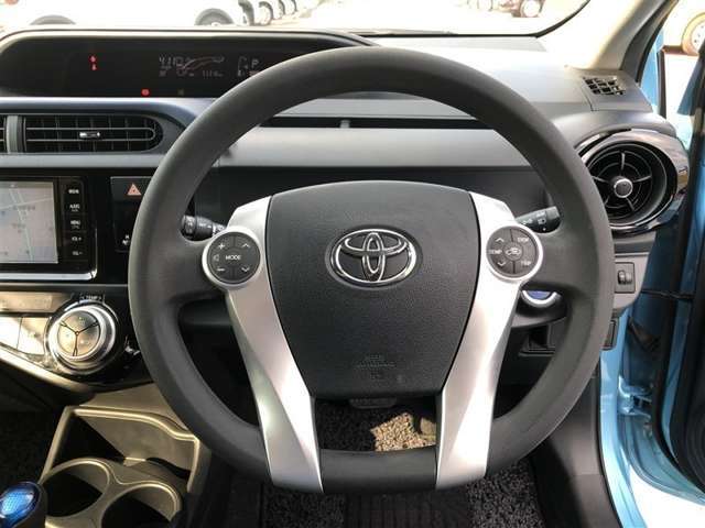 ハンドルは、車を運転する上で、ずっと握っている重要なパーツです。　手にフィットする物が、いいですよね♪