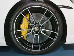 20/21インチ911ターボSホイール。ブレーキはPCCBが装備されています。