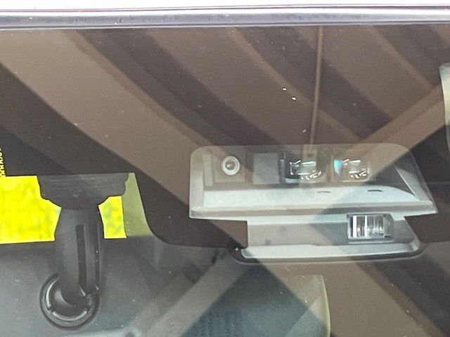 【トヨタセーフティセンス】走行中に前方の車両等を認識し、衝突しそうな時は警報とブレーキで衝突回避と被害軽減をアシスト。より安全にドライブをお楽しみいただけます。