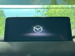 【メーカー純正ナビ】インテリアに溶け込むスタイリッシュな「専用設計」メーカーナビを装備♪視認性や操作性など基本性能にも優れ、より上質なカーライフをお楽しみいただけます。