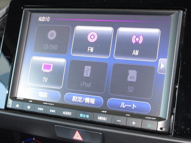 8インチ純正ギャザズメモリーナビ（VXM-205VFEi）はフルセグ。　SDやブルートゥースが使えてとっても便利♪