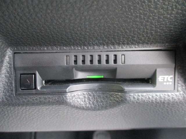 お得で便利なETCを装備♪ETCのメリットは料金がお得になるだけではありません！ETC専用出口ではスーイスイっと停止ぜずに通過できることもメリットです☆