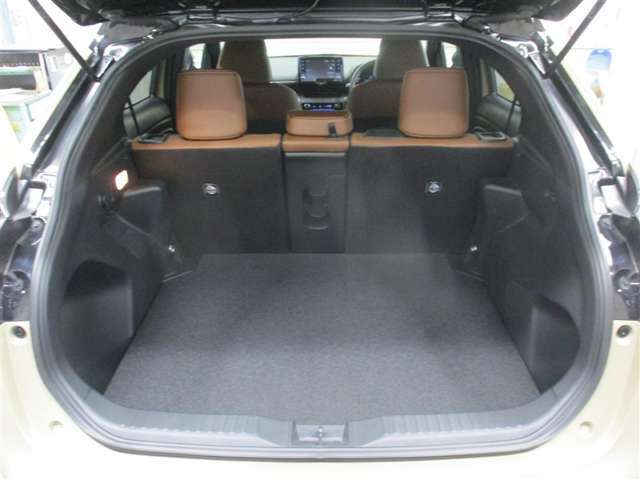 トヨタ高品質中古車洗浄「まるまるクリン」施行済♪室内の汚れもニオイも、くまなく洗浄・除菌・消臭！ボディやタイヤ、エンジンルームも、すみずみまで美しく仕上げます♪