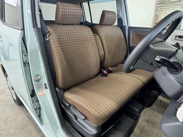 弊社ではインターネットでの遠方販売に自信があります。店頭でのご納車であれば、お車を持ち込まずに名義変更等のお手続きが出来ますので、ご近所の販売会社で購入する場合と変わらぬ諸経費にてご購入可能です♪