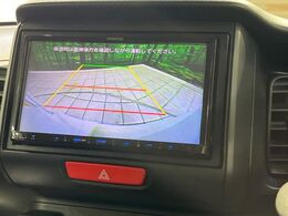 【バックカメラ】駐車時に後方がリアルタイム映像で確認できます。大型商業施設や立体駐車場での駐車時や、夜間のバック時に大活躍！運転スキルに関わらず、今や必須となった装備のひとつです！