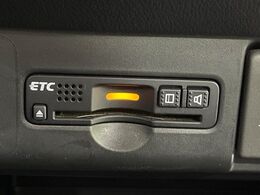 【ETC】高速道路の料金所をストレスなく通過！話題のスポットやサービスエリアに多い「スマートIC」利用時は必須のアイテムです。当店でセットアップを実施、ご納車当日からすぐにご利用いただけます！