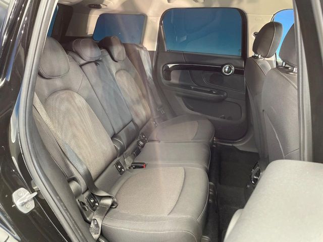 ●後部座席も気になるようなキズ・汚れやへたり等、大きなダメージはなく、良好な状態です。