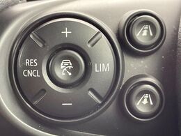 ●レーダークルーズコントロール：前の車との車間距離を一定にとりつつ、一定速度で自動走行してくれる次世代のクルーズコントロール！主に高速道路や自動車専用道路で使用する便利な機能です！