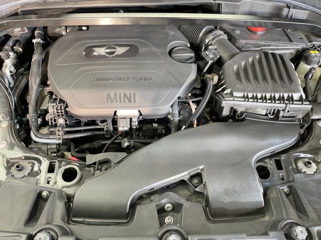 ●当店では、各メーカーの専用診断テスターを導入。国家資格を持つテクニカルスタッフも常駐しておりますので、万が一の際にも安心してご利用いただけます。