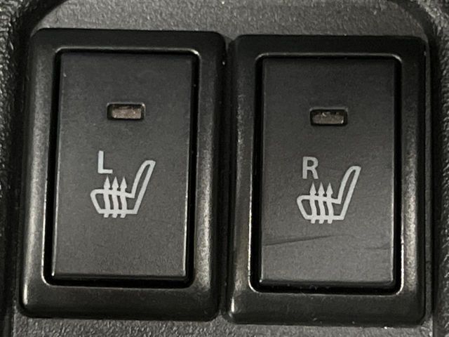 【シートヒーター】寒い日に重宝するシートヒーター！エアコンより早く温まってくれるので寒がりの人も安心ですね♪エアコンの温風は乾燥するから苦手、という方にもをおすすめです。