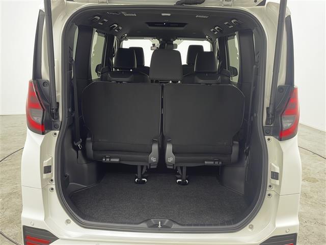 【トランク】積み込みやすくて、たっぷり積める荷室です。シートアレンジできるものは、乗車人数と荷物の量や大きさによってシートを動かすことができるので、より快適なドライブが可能です！