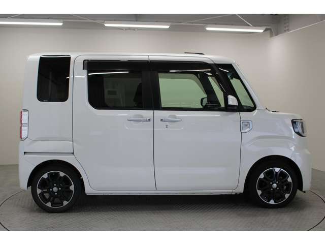 【バックカメラ】ガイド線も付いたバックカメラなので駐車も楽々★