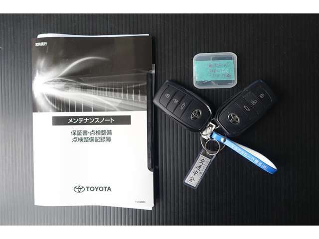 メンテナンスノート、取扱説明書付いています！おクルマの情報が、ギュッと凝縮★　今までの整備記録が記載されている、大事な物です★