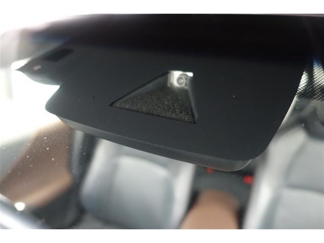 先進の安全装備ついてます。詳しい装備内容、仕様等につきましてはスタッフにお問合せ下さい。