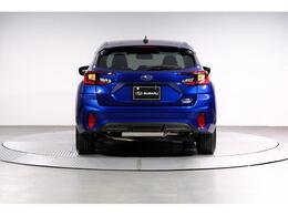 後退時ブレーキを装備しています。センサーが障害物を感知すると自動でブレーキがかかり、衝突を回避または軽減します。