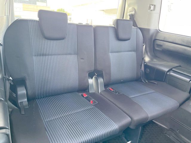 3列目シートはもちろん状態良好☆大人でもゆったりと座って頂けますので、大人数でのお出かけもラクラクです♪ご家族で、気の知れた仲間で、ドライブに行くのが楽しみですね♪
