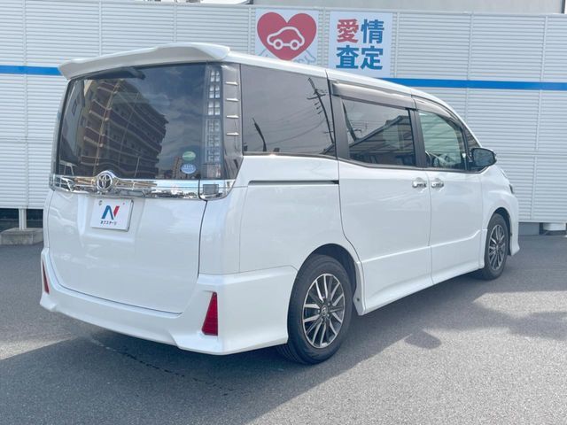 親切・丁寧な専門メカニックスタッフが応対！・車検・点検整備・事故等の修理などアフターサービスも安心。お車のカスタマイズもネクステージのサービススタッフまでご相談ください！